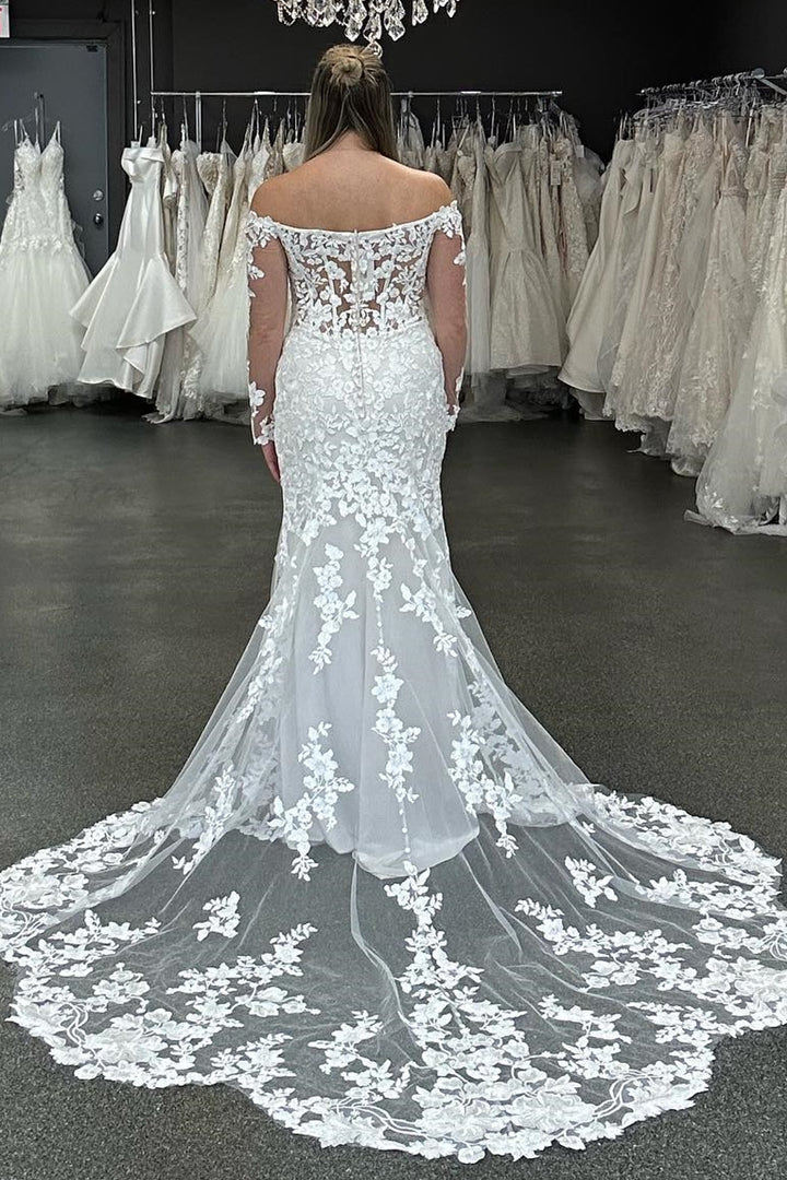 Robe de mariée à manches dénudées et appliqués